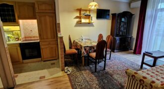 Egyetem melletti felújított 1+2 szobás lakás