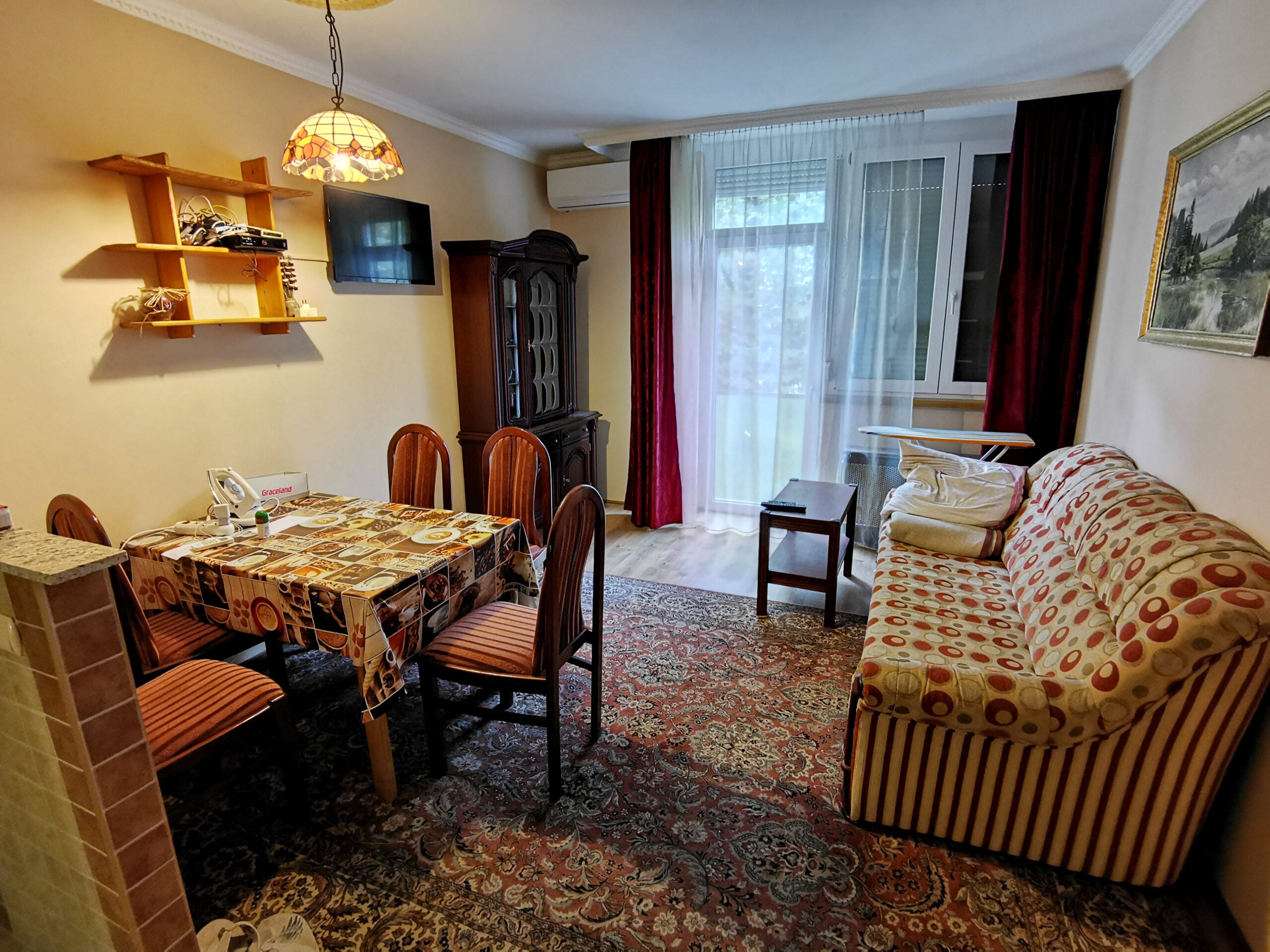 Egyetem melletti felújított 1+2 szobás lakás