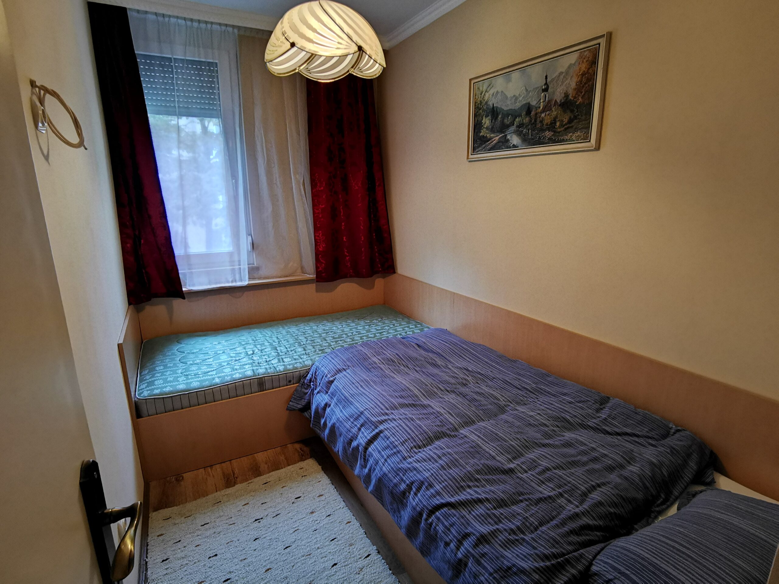 Egyetem melletti felújított 1+2 szobás lakás