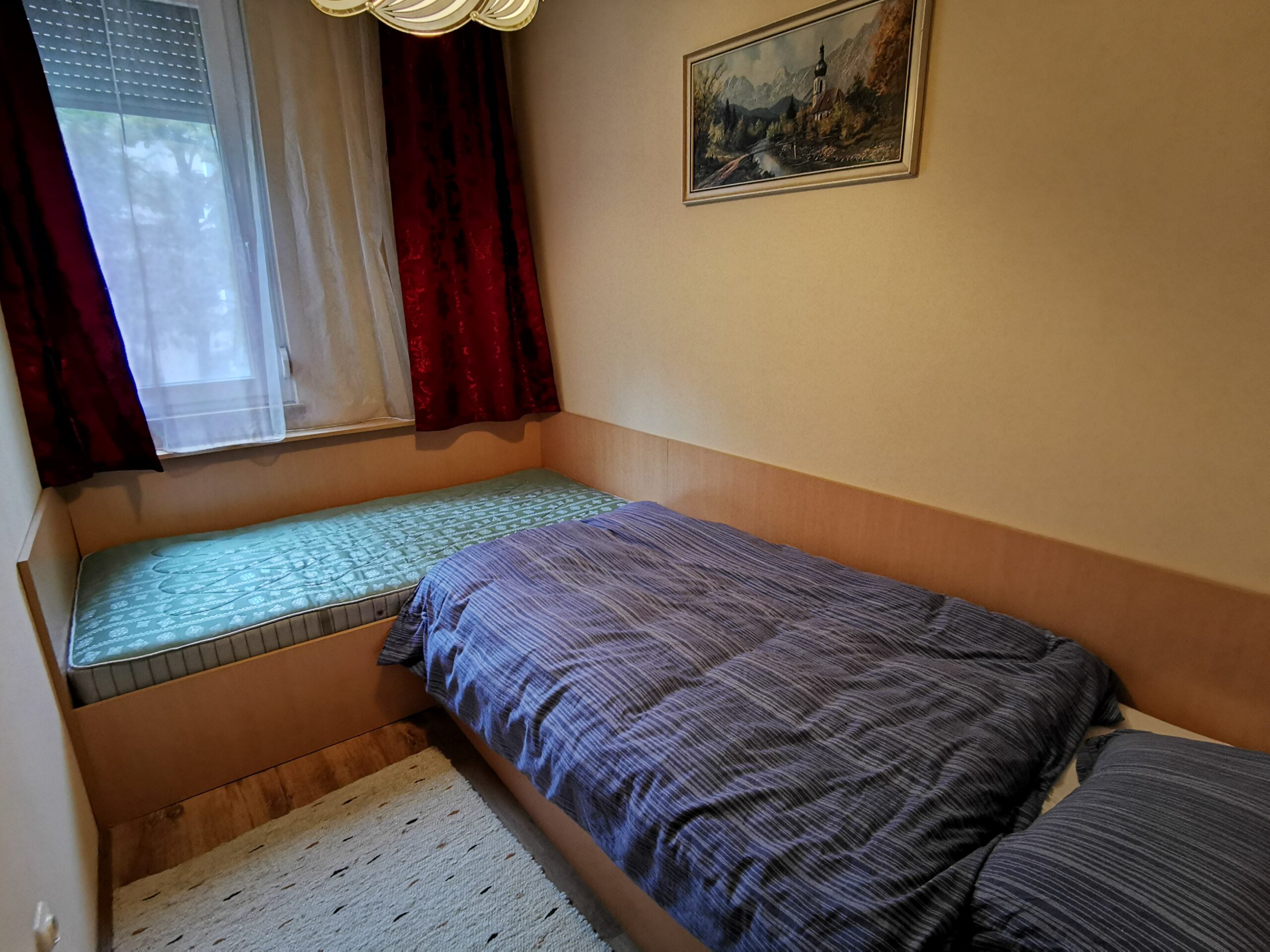 Egyetem melletti felújított 1+2 szobás lakás