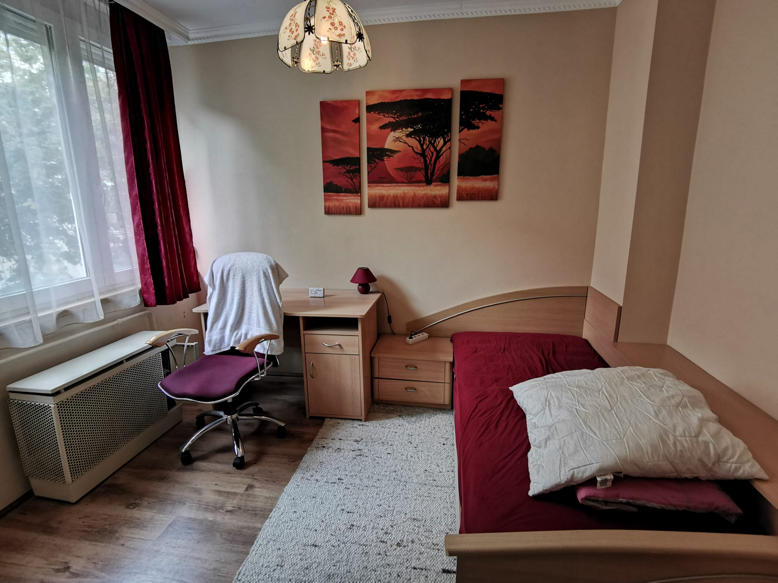 Egyetem melletti felújított 1+2 szobás lakás