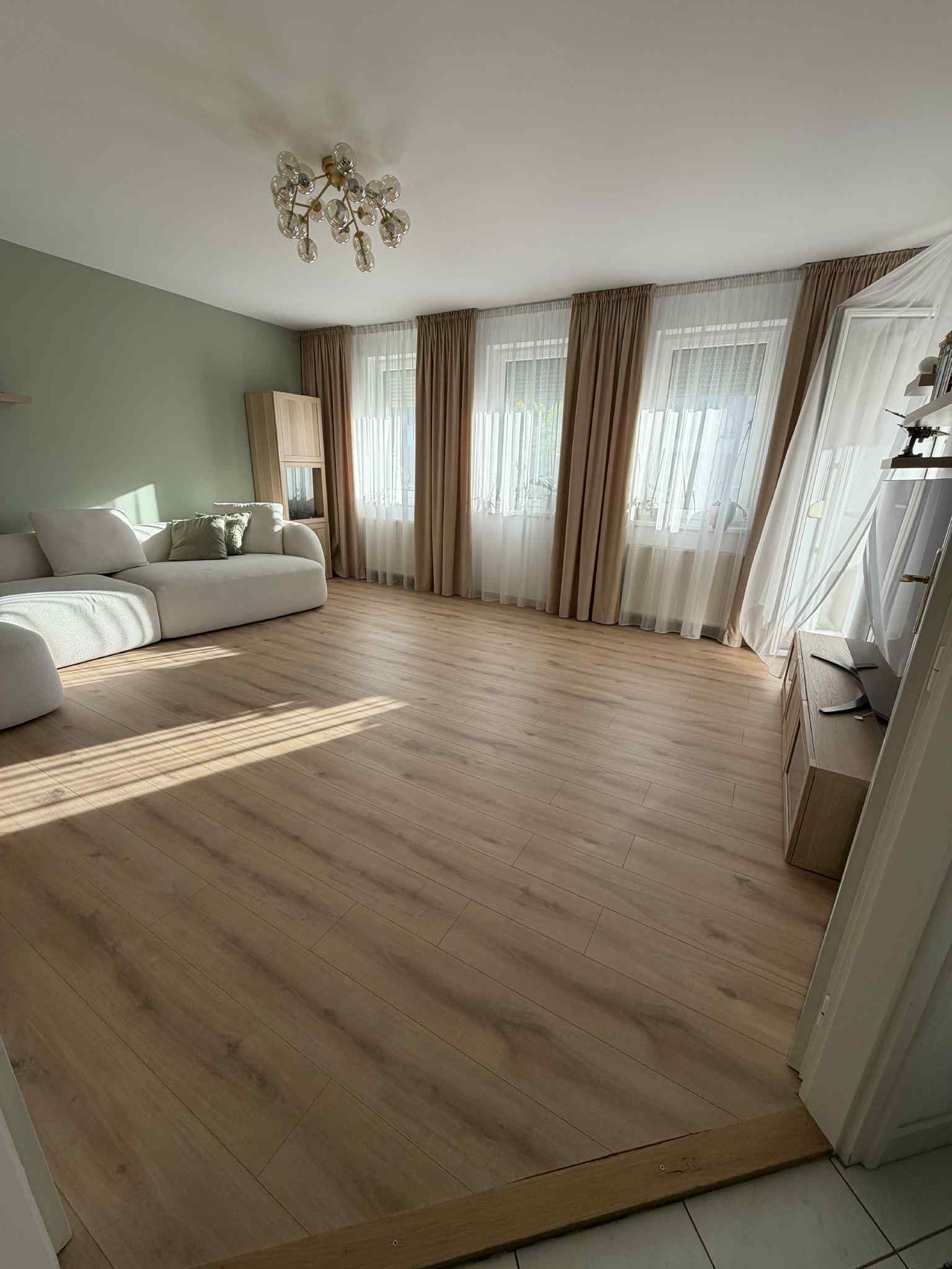 Belvárosi újszerű 3 szobás lakás