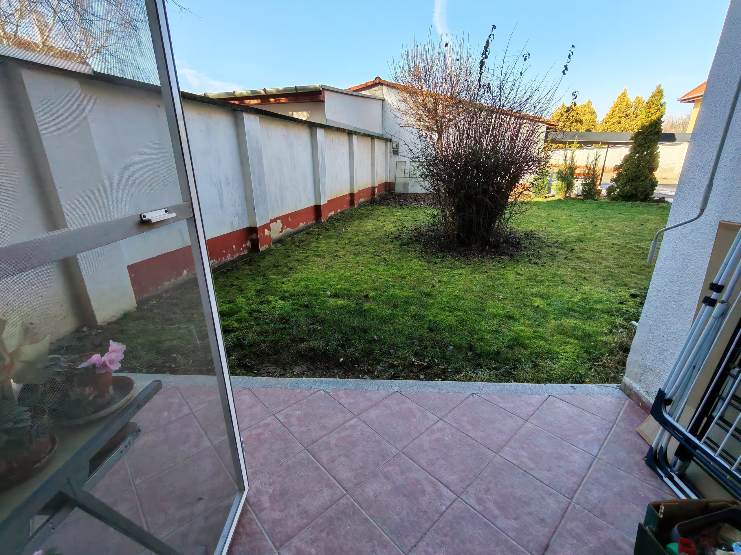 Kertkapcsolatos 3 szobás lakás