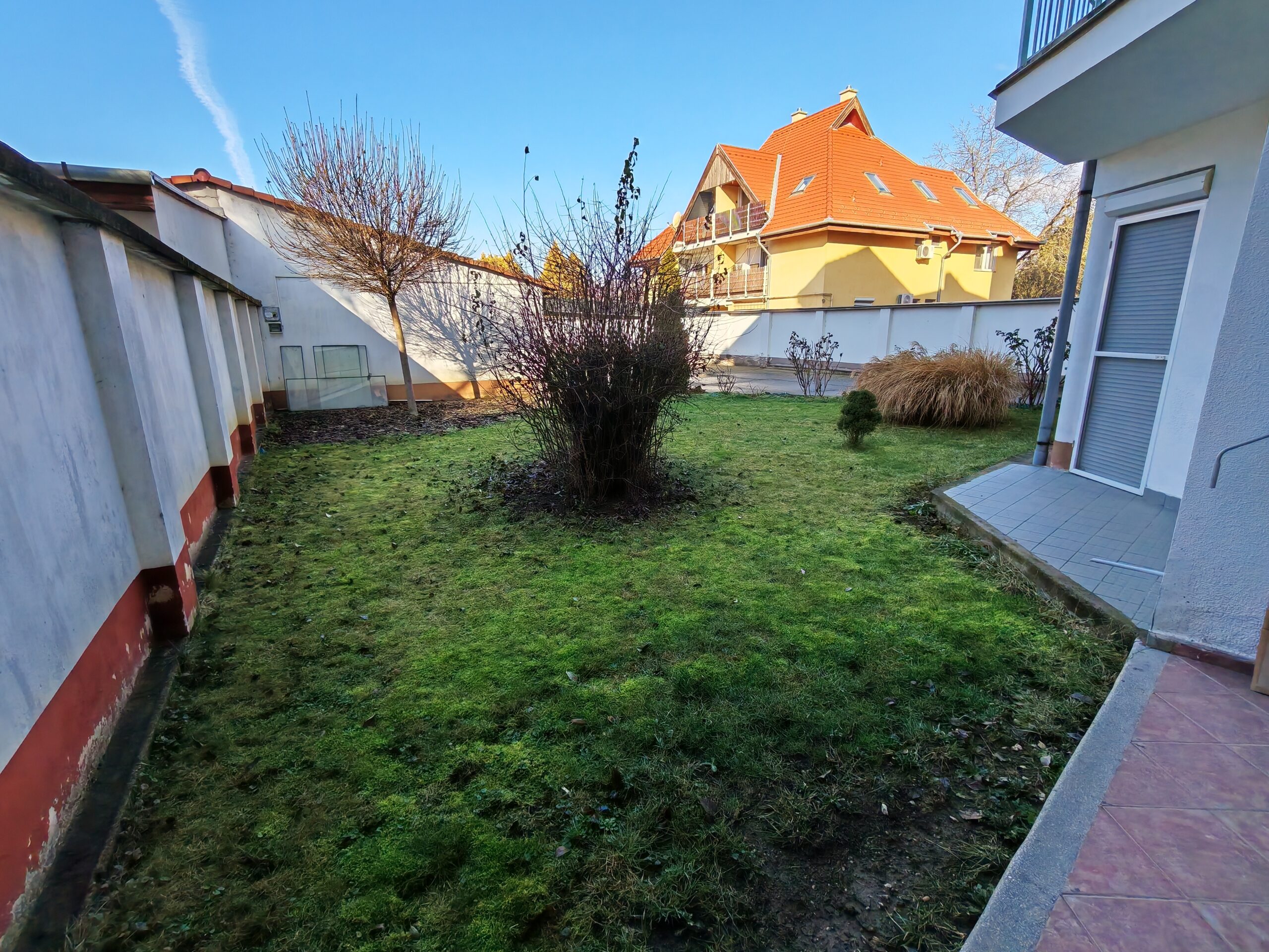 Kertkapcsolatos 3 szobás lakás