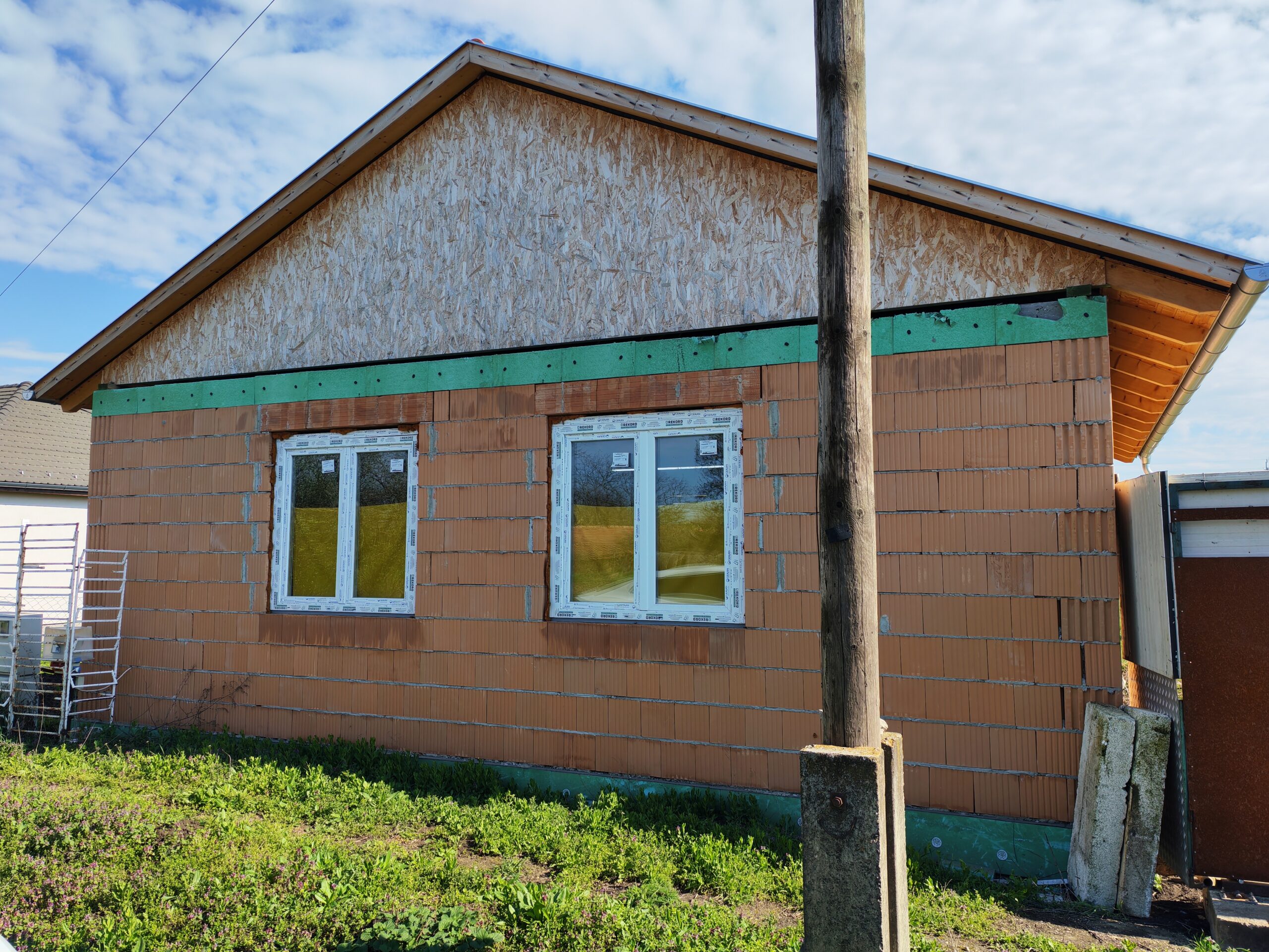 Maroslelei befejezetlen családi ház