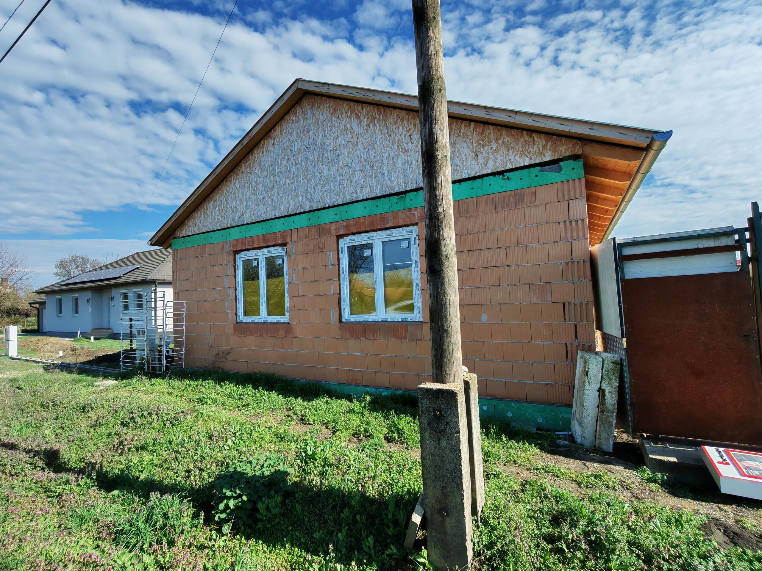 Maroslelei befejezetlen családi ház