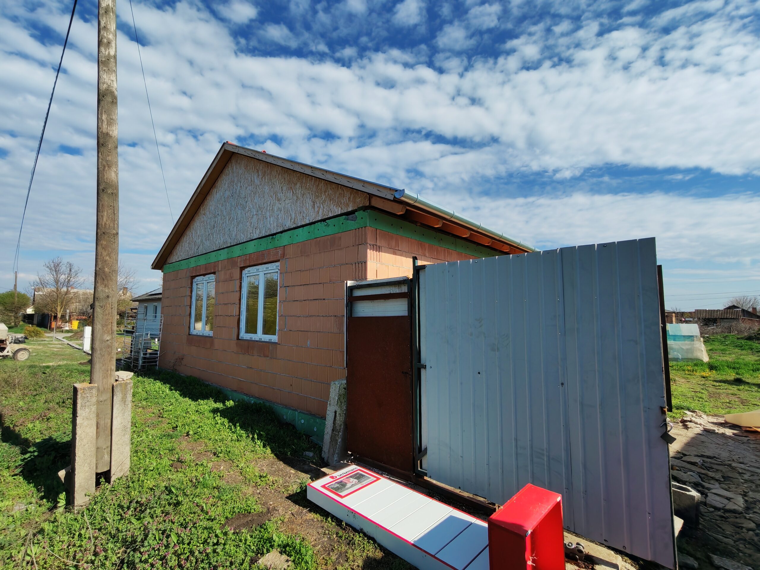 Maroslelei befejezetlen családi ház