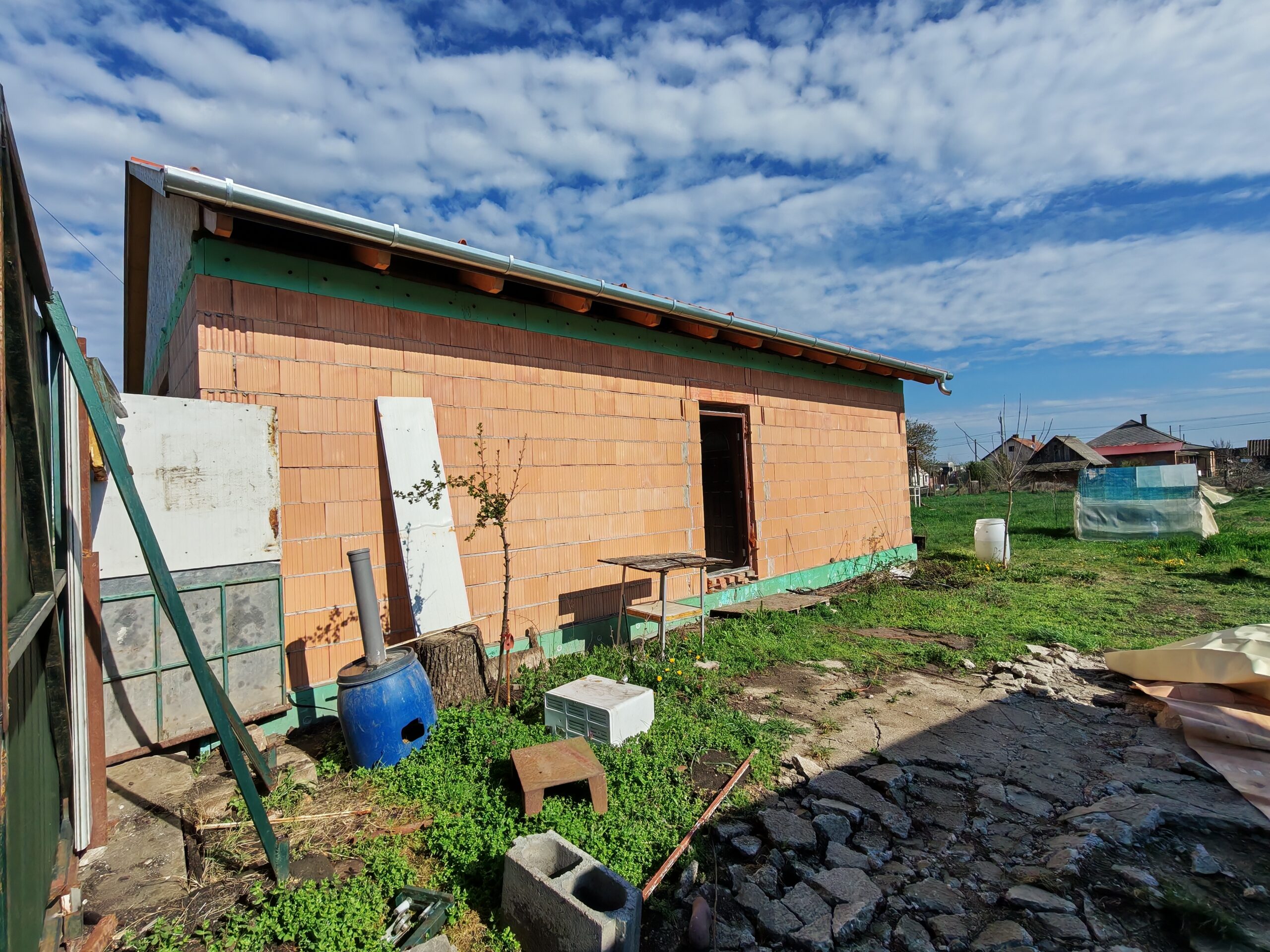 Maroslelei befejezetlen családi ház