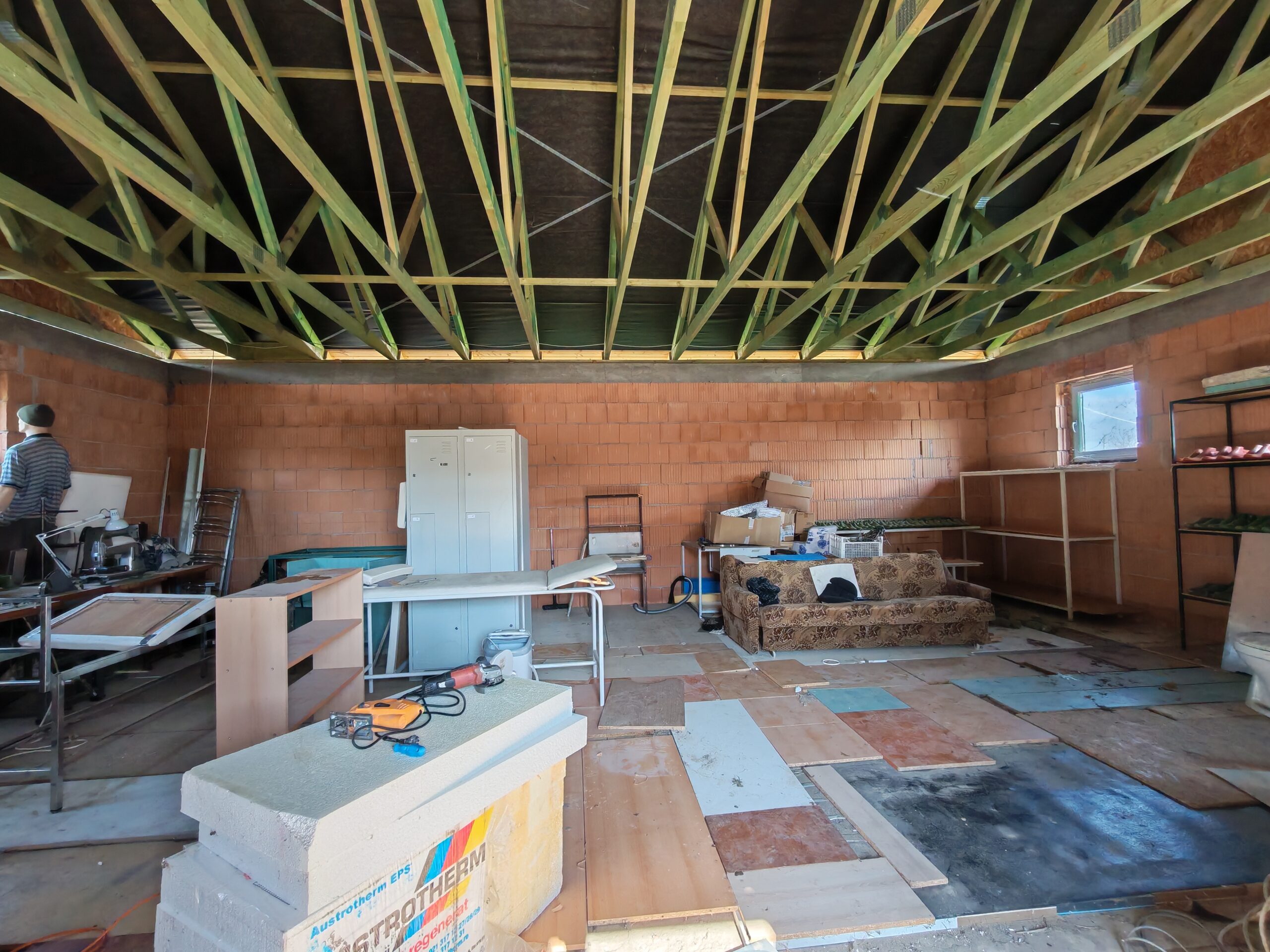 Maroslelei befejezetlen családi ház