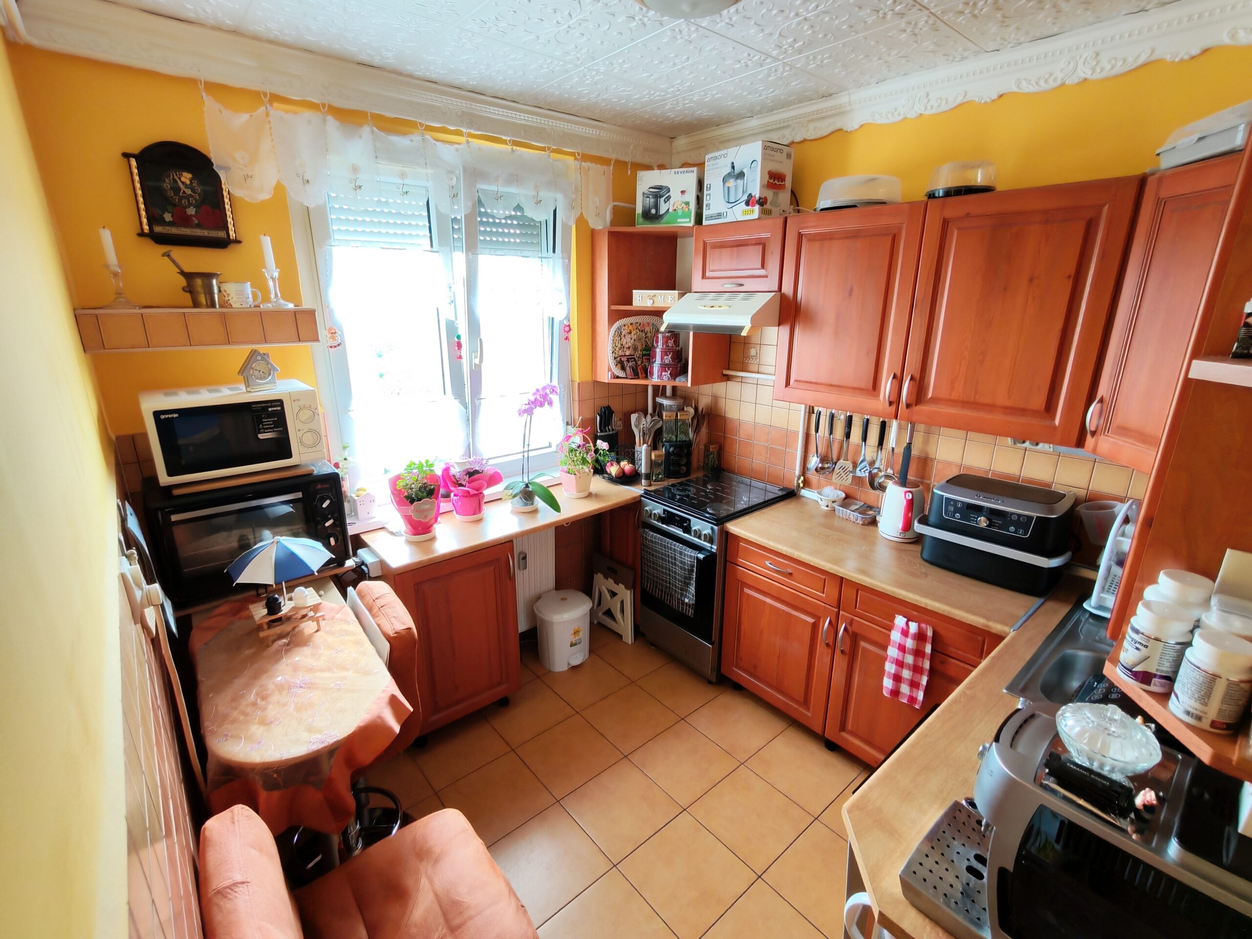 Panorámás panellakás